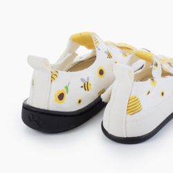 Bébés loups abeilles