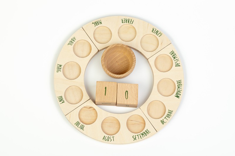 Piattaforme, cubi e ciotola calendario perpetuo SPAGNOLO di Joguines Grapat  — Noari Kids